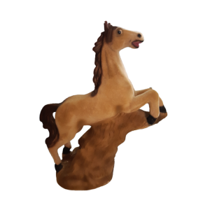 CAVALO EM PÉ DE GESSO COM CAMURÇA